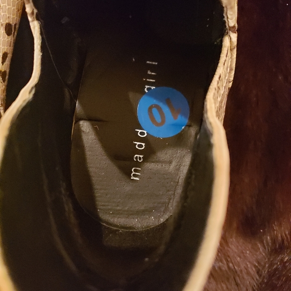 NWOT- Steve Madden Low heel Booties- 10 - Picture 6 of 7